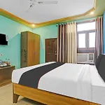 Collection O Premier Near Hazratganj