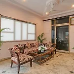 Collection O Premier Near Hazratganj