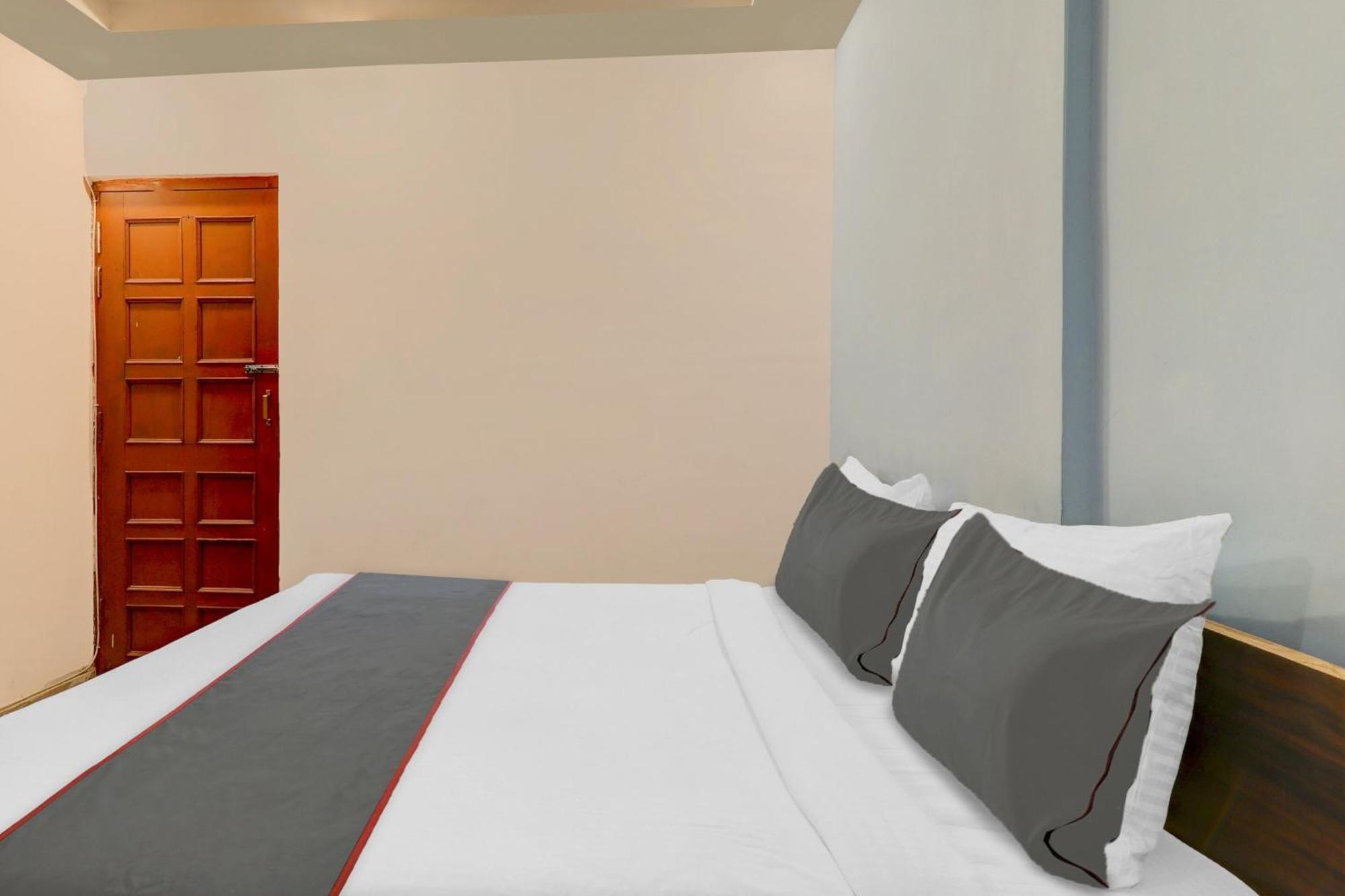 Hotel Collection O Premier Near Hazratganj