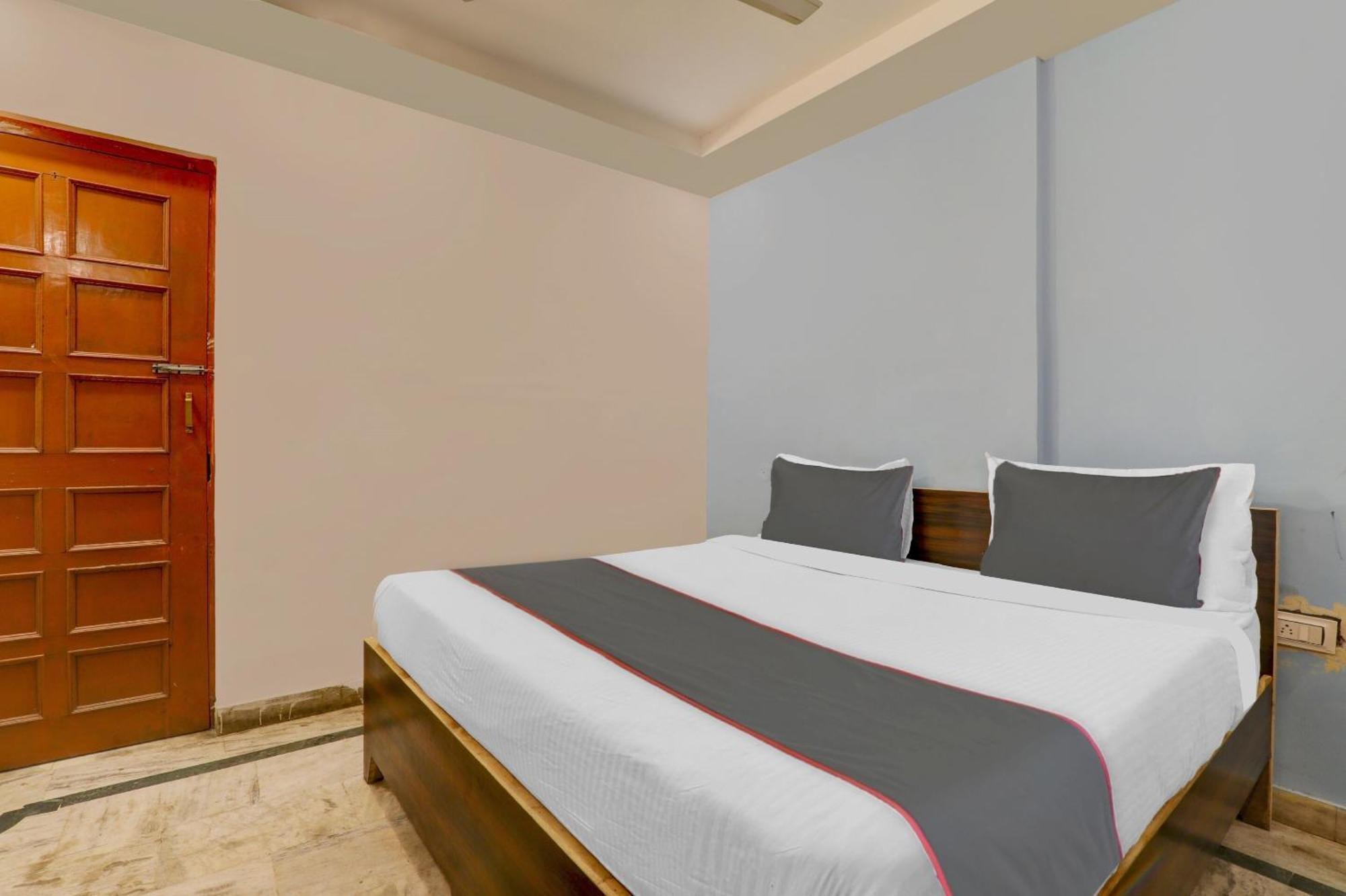 Collection O Premier Near Hazratganj Hotel Lucknow