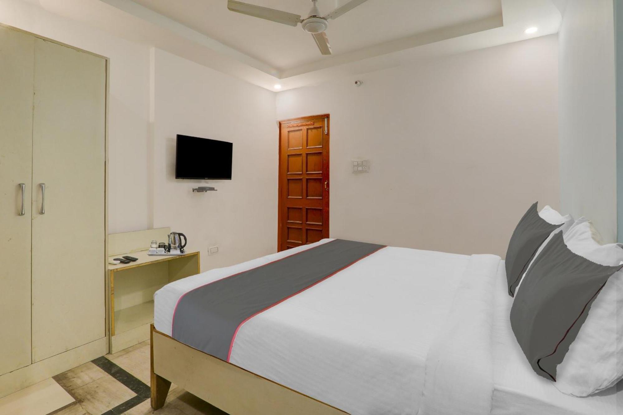 Collection O Premier Near Hazratganj Lucknow