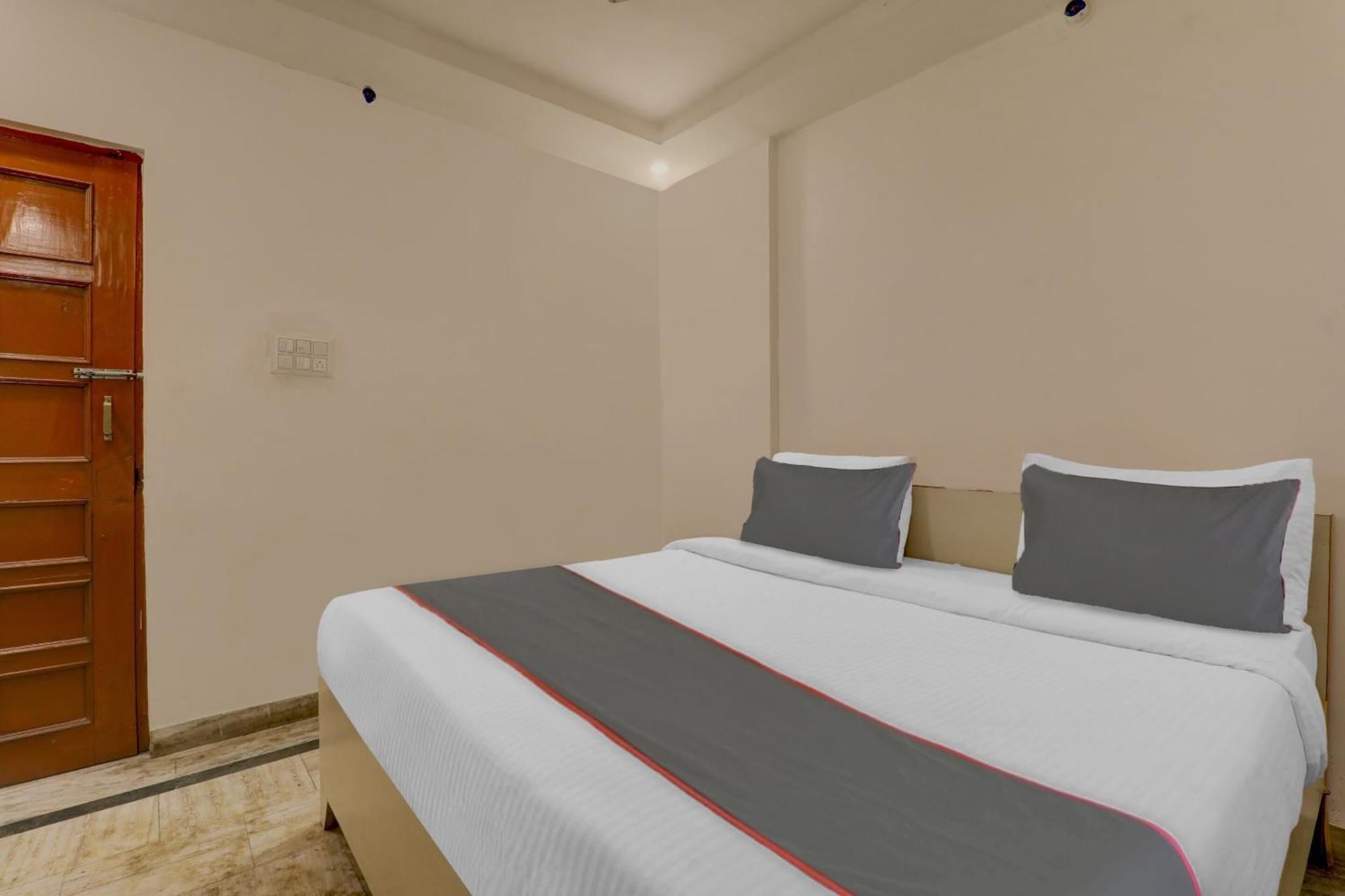 Collection O Premier Near Hazratganj 4* Lucknow