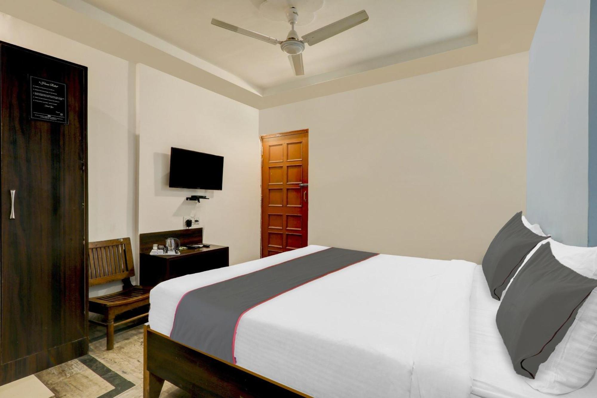Collection O Premier Near Hazratganj Lucknow
