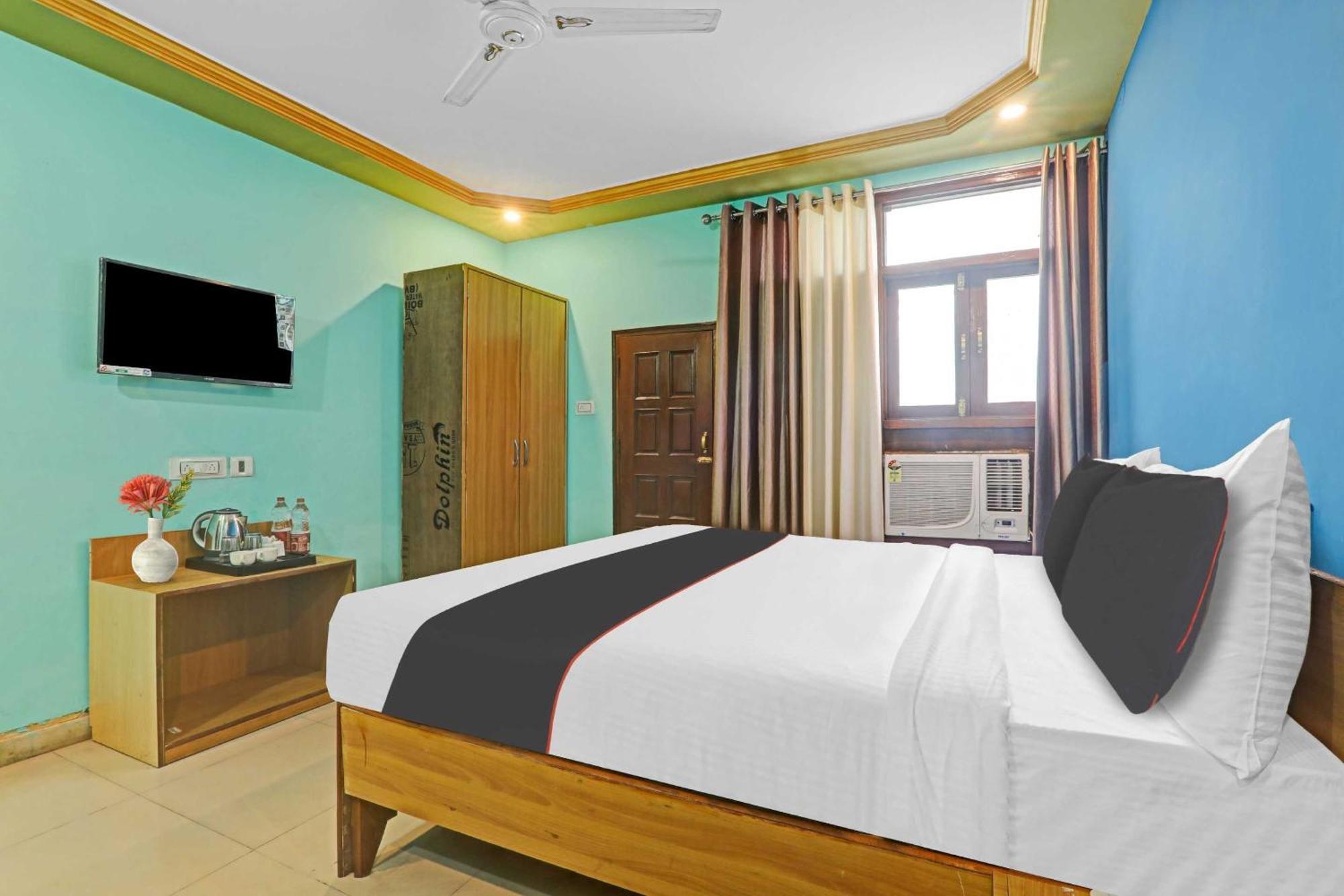 Collection O Premier Near Hazratganj 4*