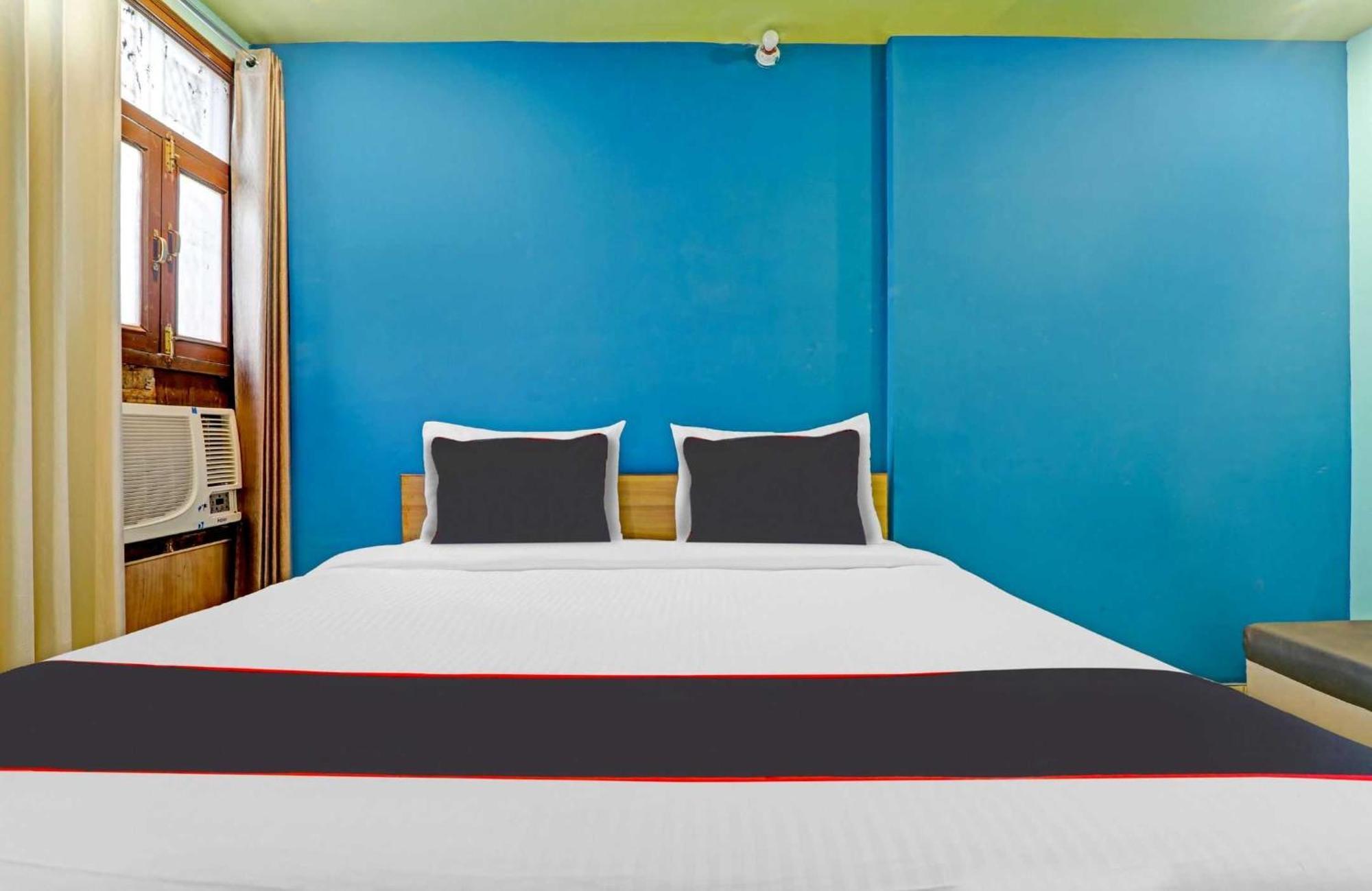 Collection O Premier Near Hazratganj Hotel