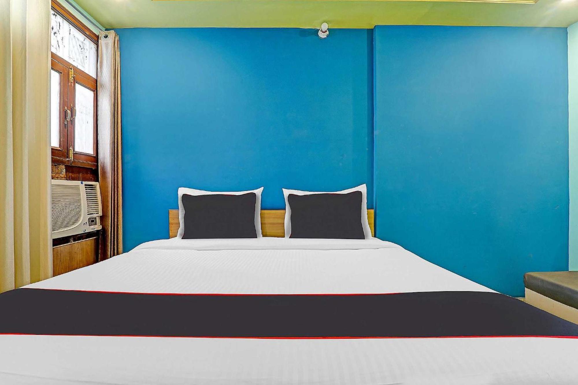 Collection O Premier Near Hazratganj 4*