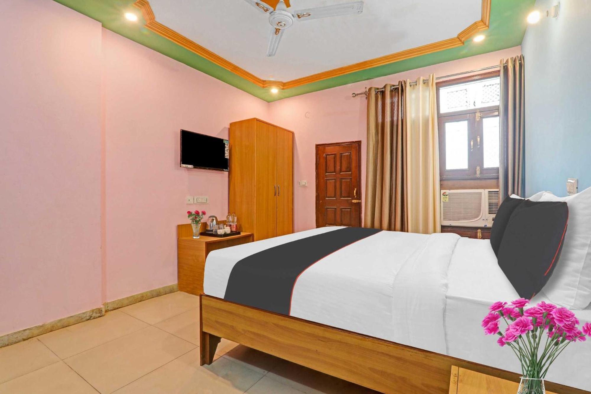 Hotel Collection O Premier Near Hazratganj 4*