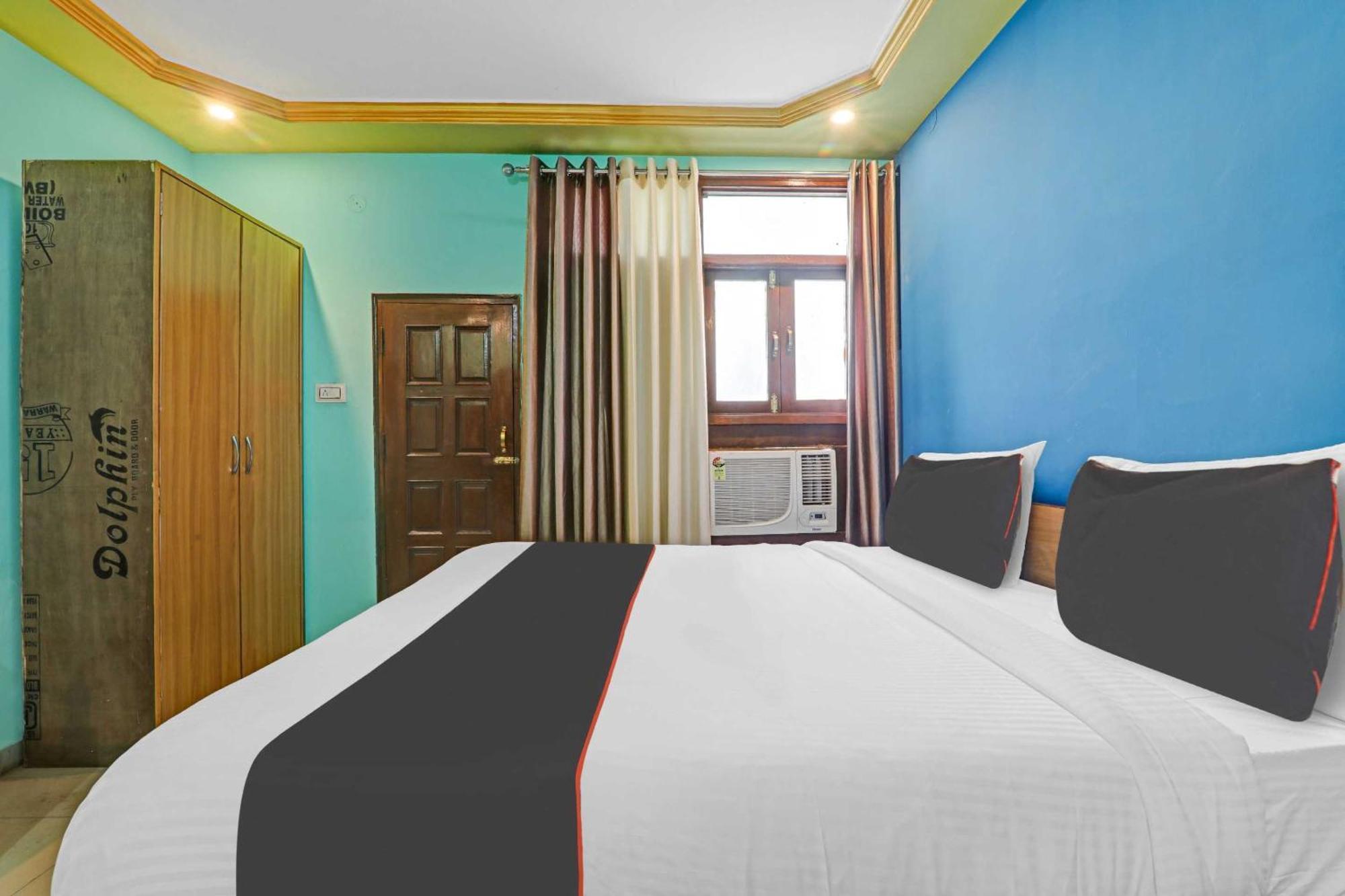 Collection O Premier Near Hazratganj 4*