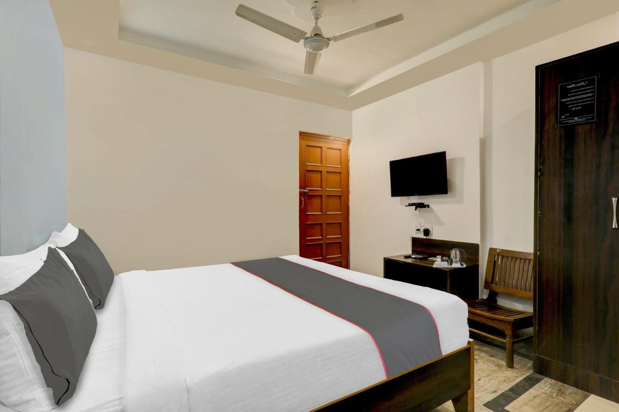 Collection O Premier Near Hazratganj Hotel 4*
