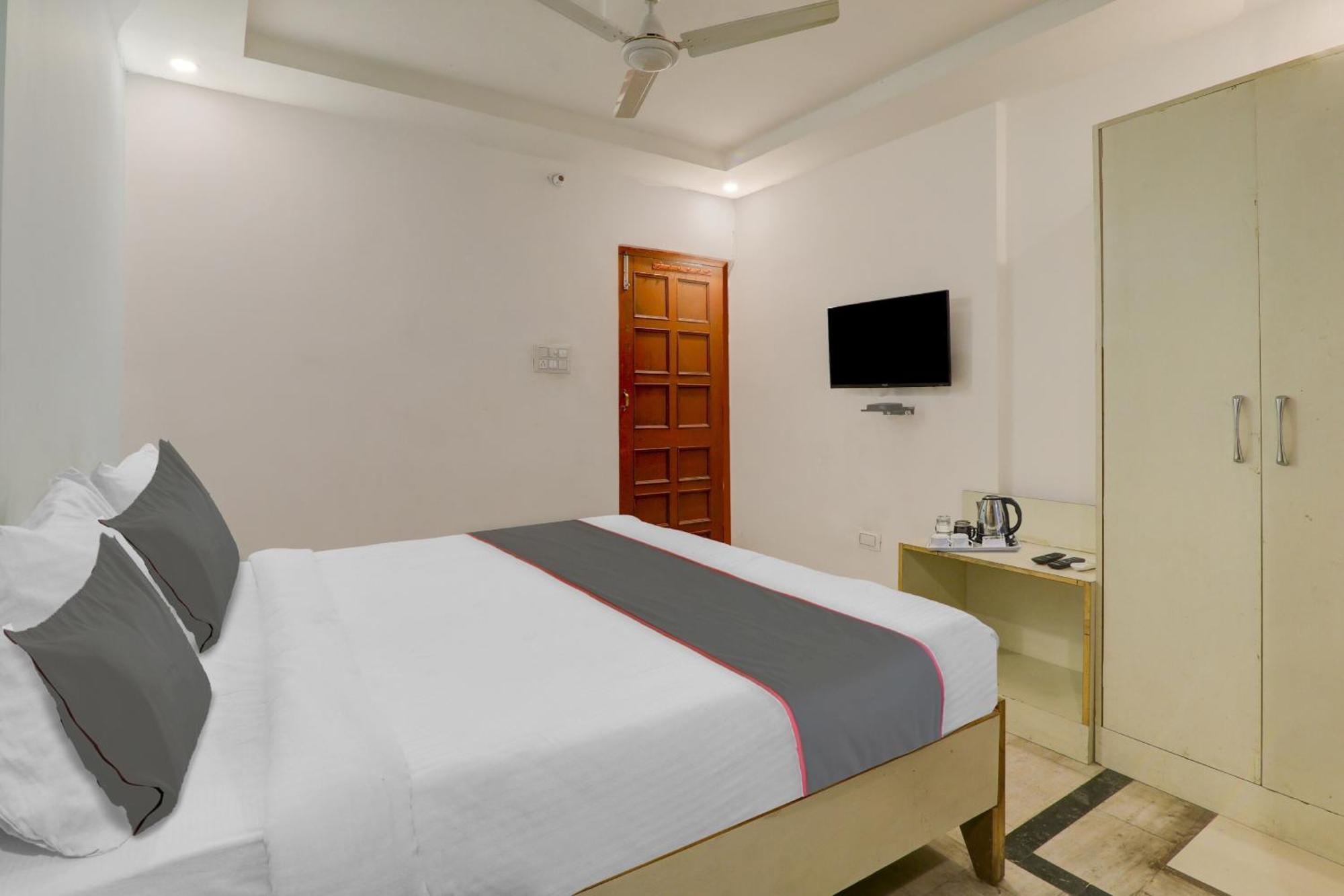 Collection O Premier Near Hazratganj 4* Lucknow