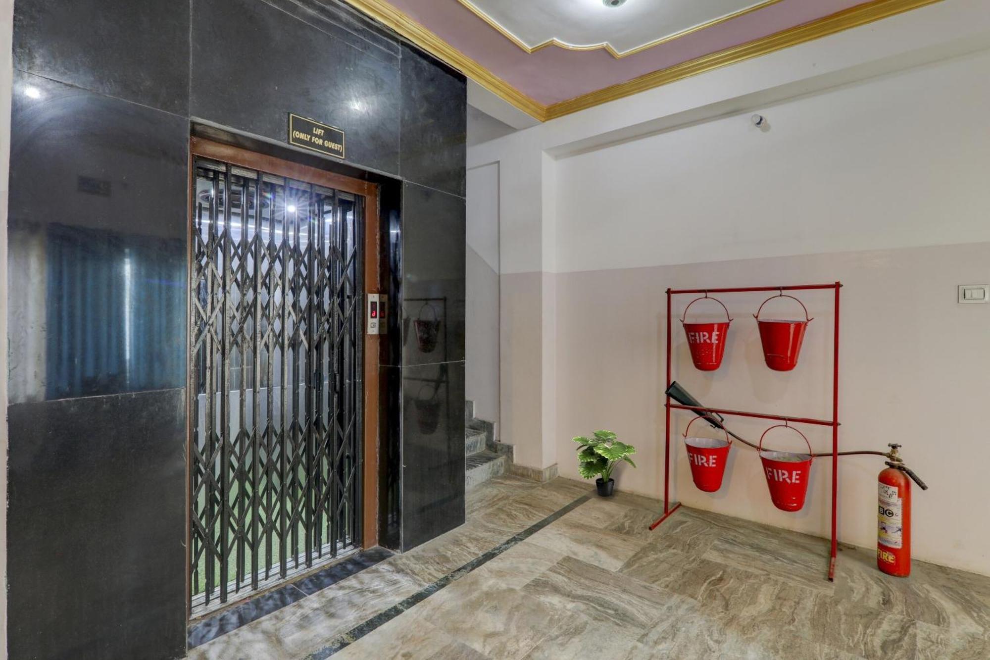 Collection O Premier Near Hazratganj 4* Lucknow