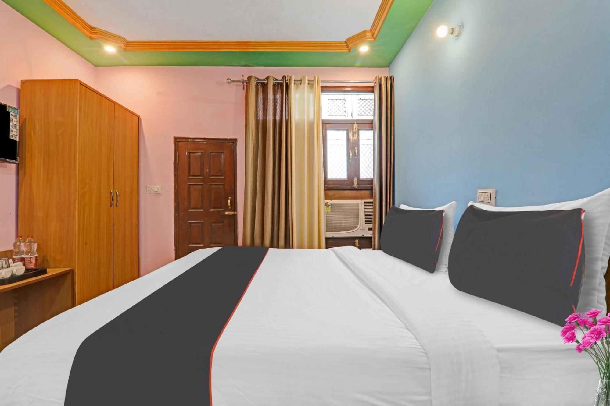 Hotel Collection O Premier Near Hazratganj 4*
