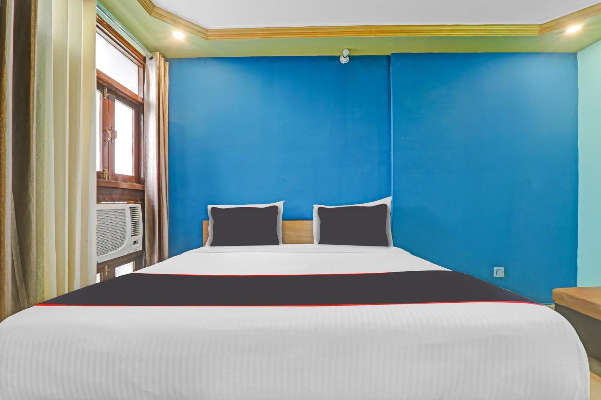Collection O Premier Near Hazratganj Hotel